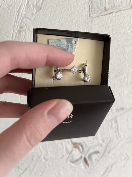 Срібні сережки та перстень