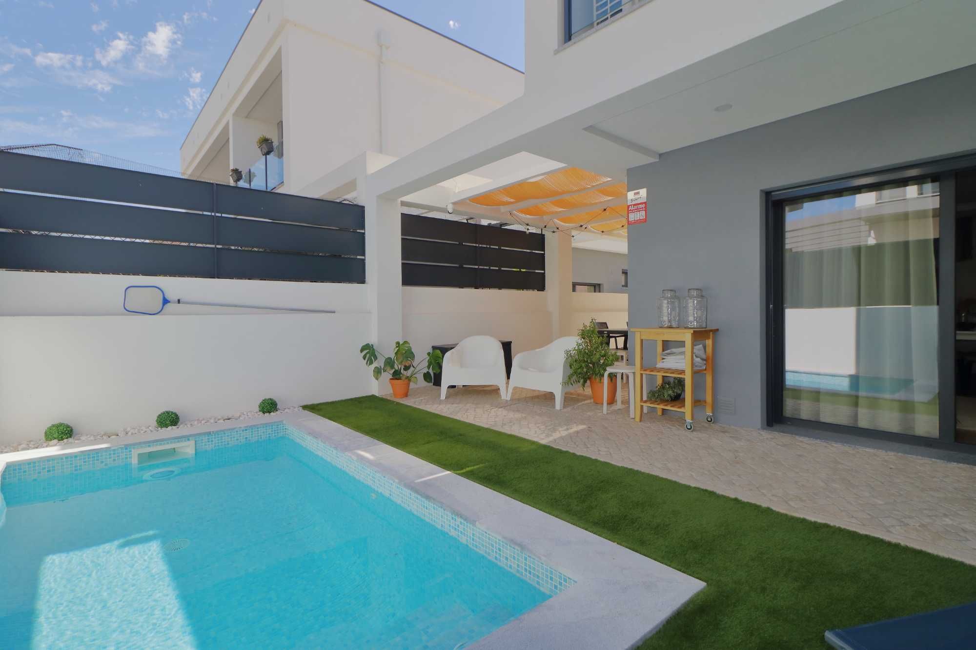 Moradia com piscina como nova Pinhal do General