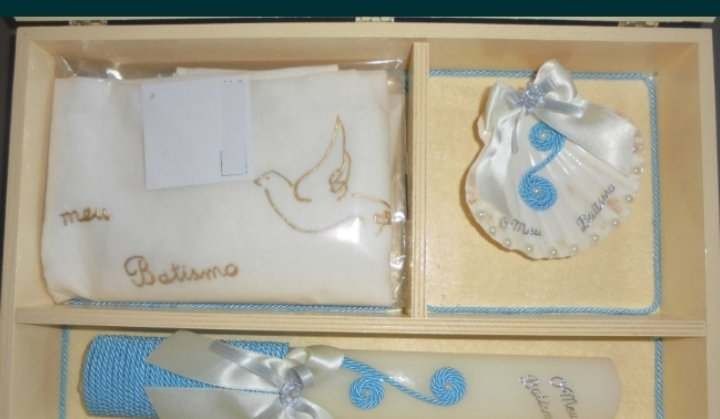 Conjuntos de batismo (caixas, velas, conchas e toalhas) personalizados