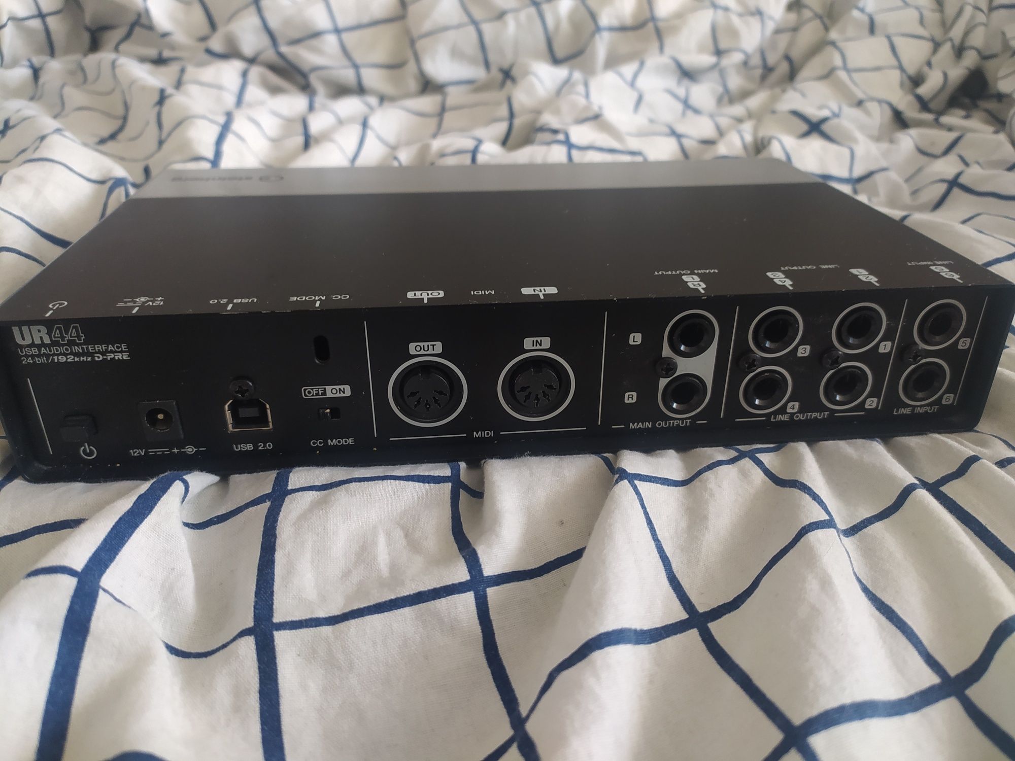 Interfejs audio Steinberg UR 44 - 6 wejść 6x Input - Interface - MIDI