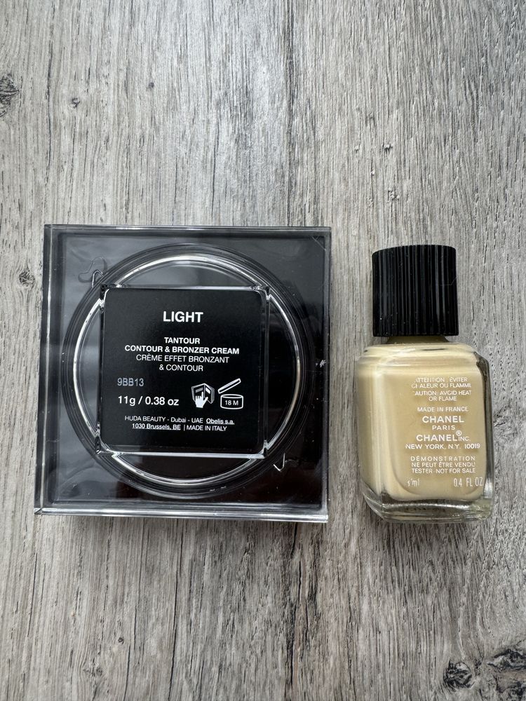 HUDA BEAUTY Tantour Contour light, лак Chanel 565