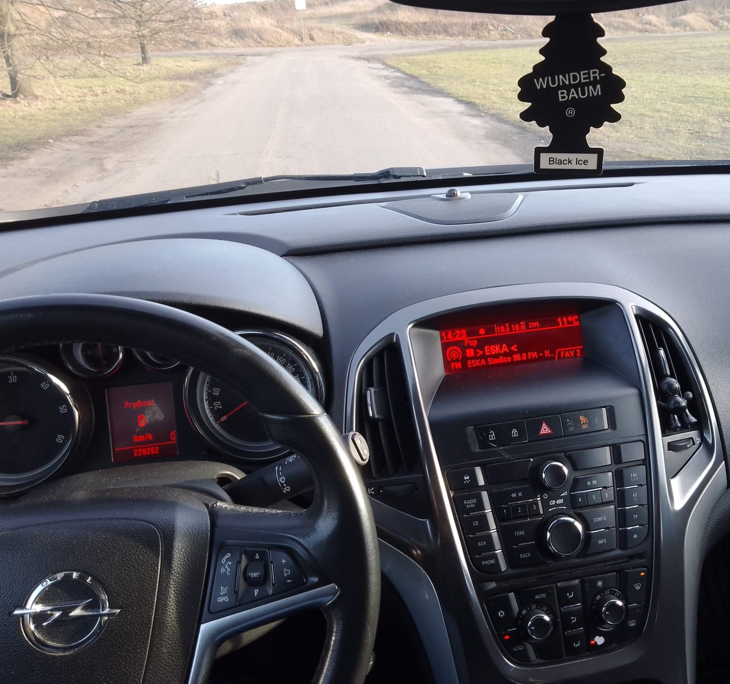 Opel Astra rok 2011