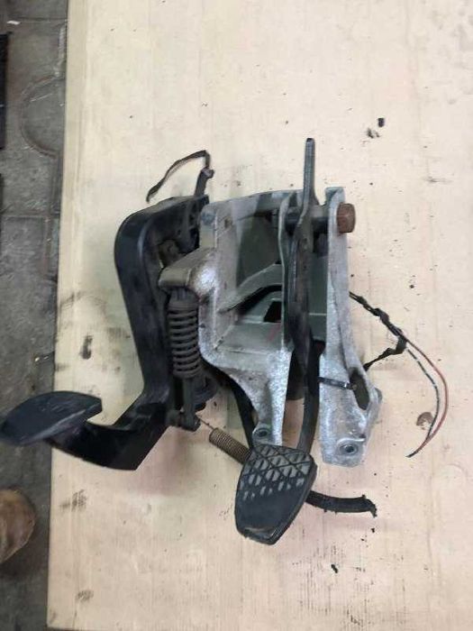 Педали в сборе Спринтер 901/ЛТ 35  *б\у хор сост