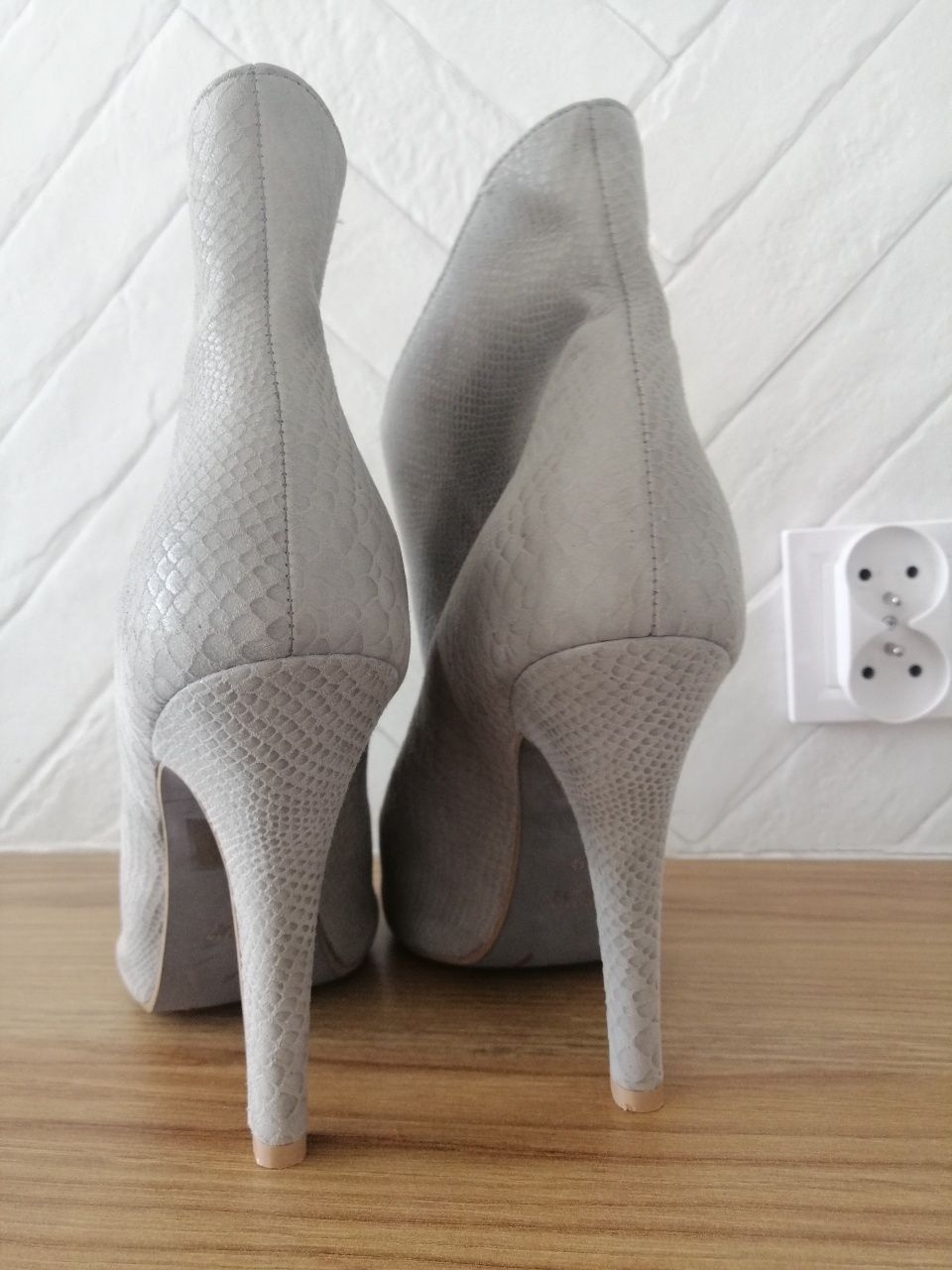 Buty botki, szpilki 39 szare skórzane, must have Loft37