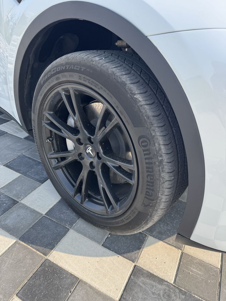Tesla model Y новая ! Идеал.