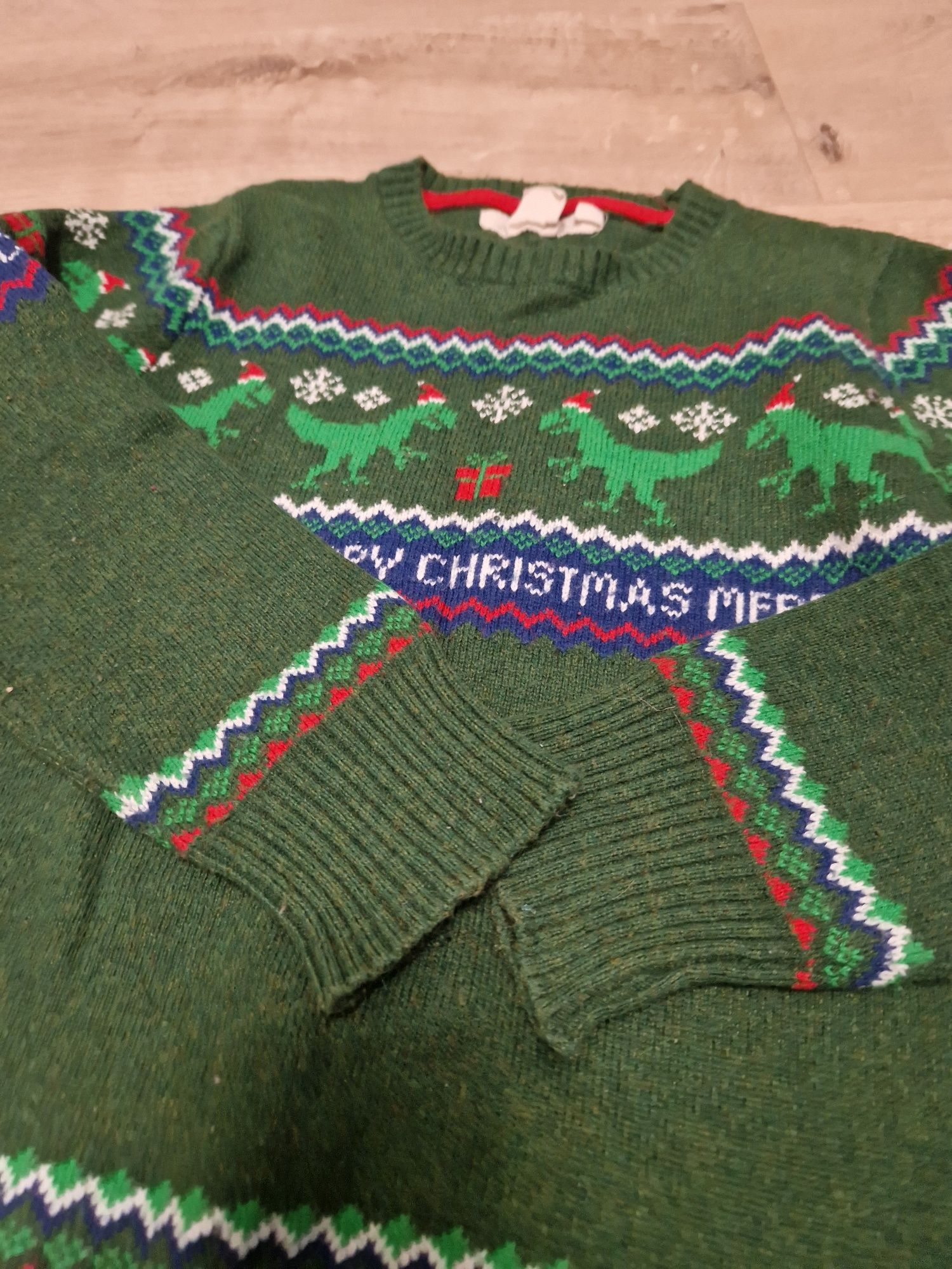 Świąteczny sweterek HM 128