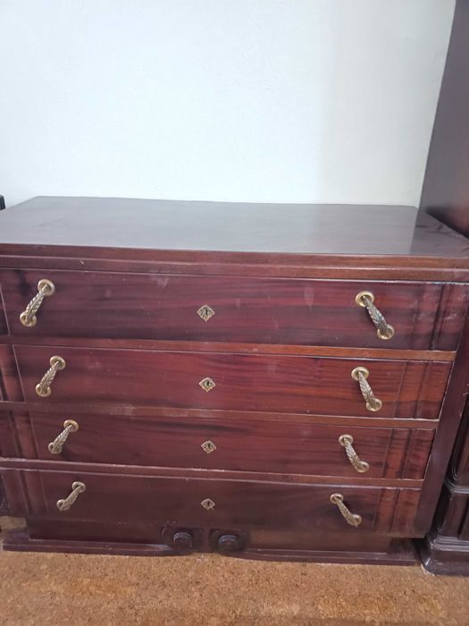 Guarda fatos madeira