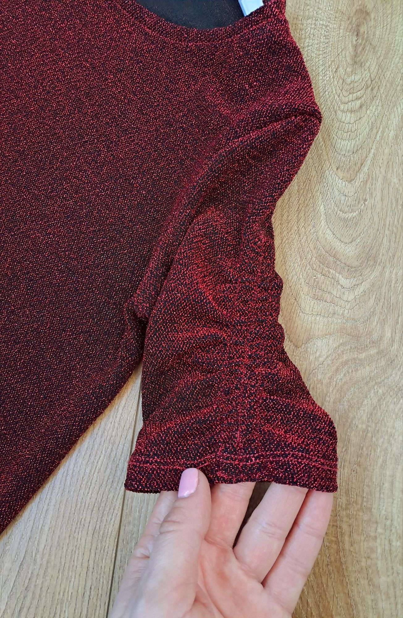 Нарядное блестящее платье для девочки с коротким рукавом