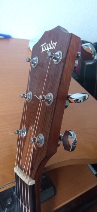 Gitara elektroakustyczna Taylor 210 CE leworęczna