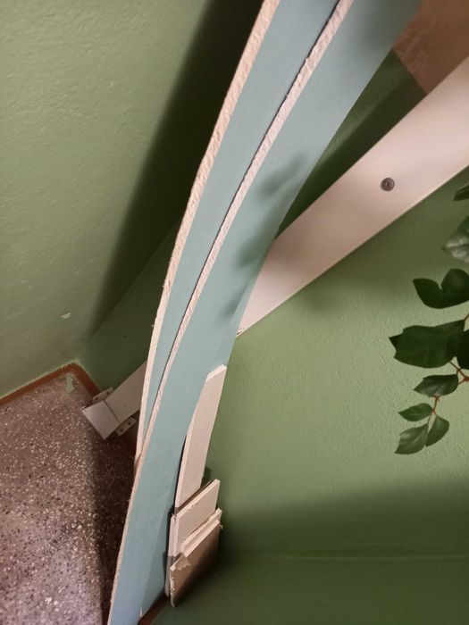 Profil budowlany i płyta gipsowa - kawałki oraz wkręty