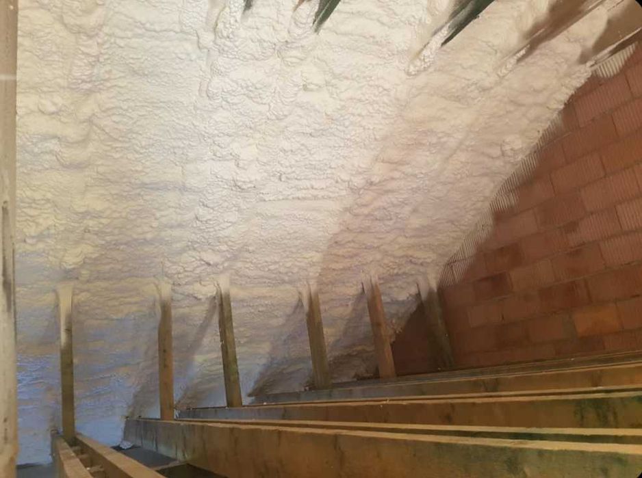 Ocieplanie pianką PUR oraz wdmuchiwanie wełny i celulozy