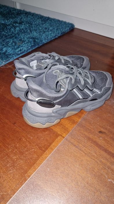 Ténis ADIDAS Ozweego 41.5 1/3 1/2 Cinzento