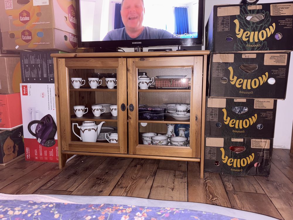 Witrynka z drzwiczkami stojaca leksvik ikea