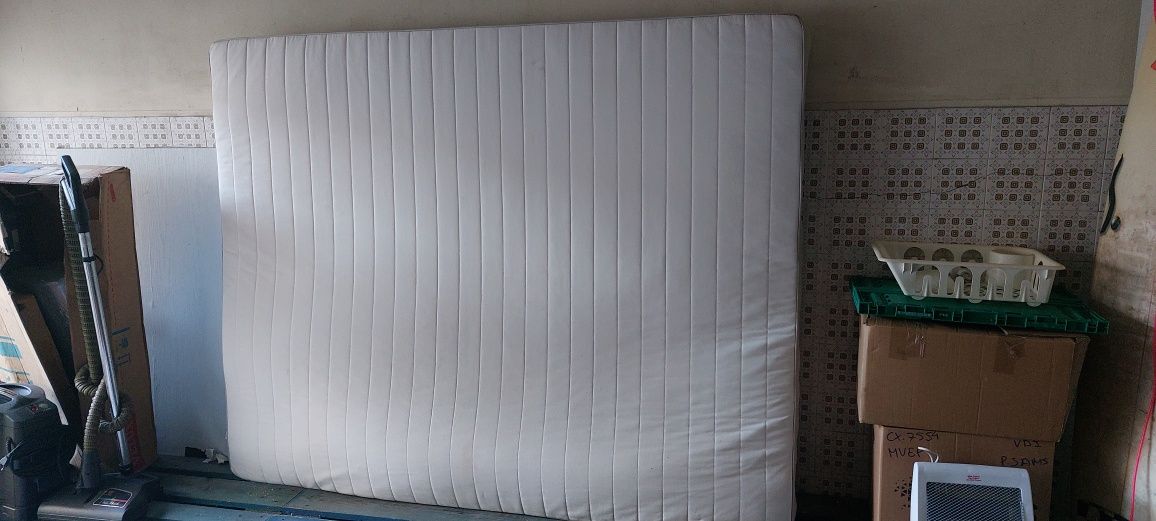 Colchão de casal Ikea