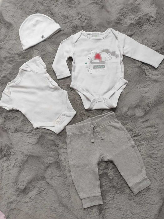Zestaw dla niemowlaka Kubuś Puchatek spodenki body czapeczka r. 56