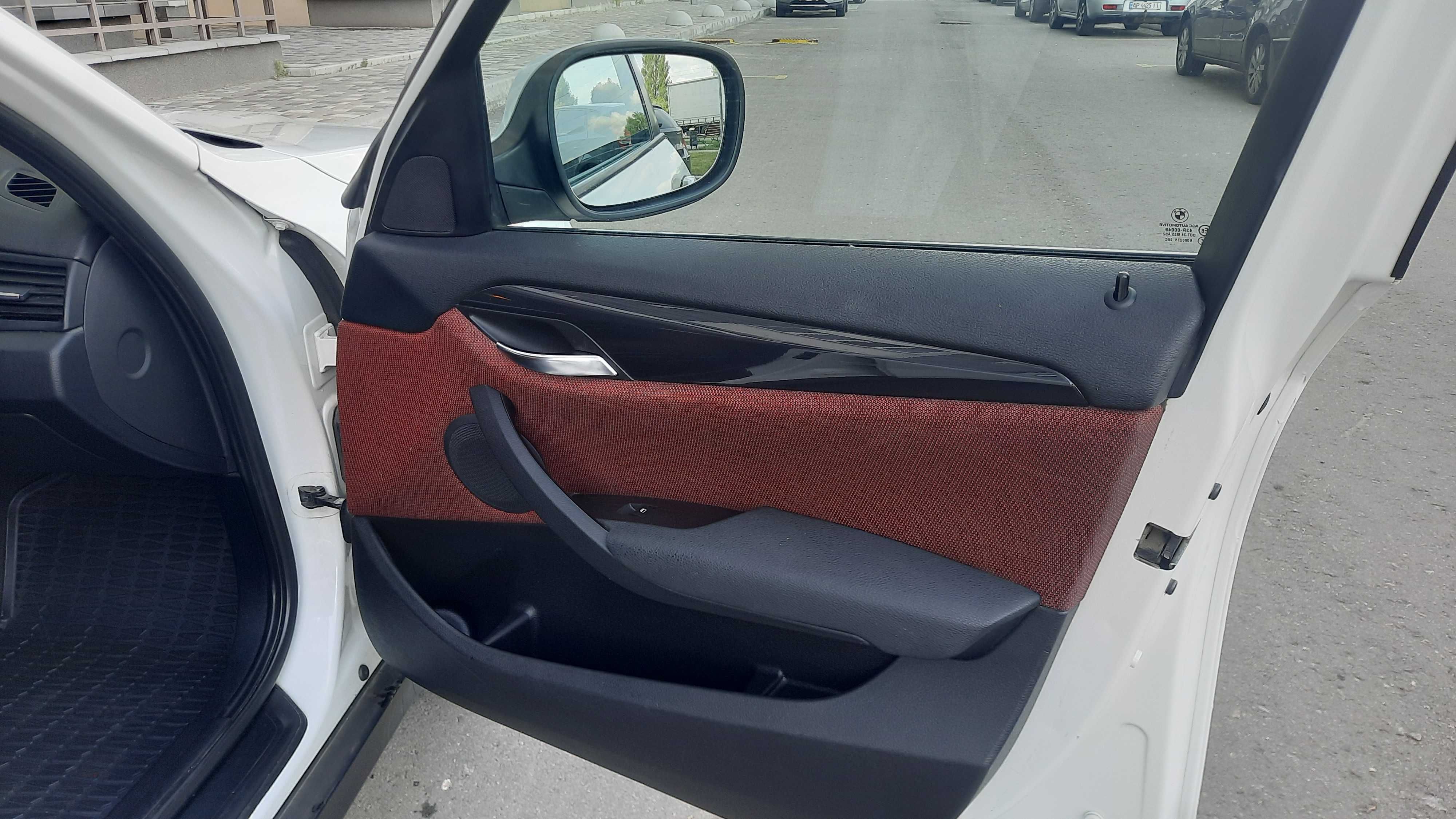Офіційна BMW X1 2.0d повний привід AWT ,обслужена