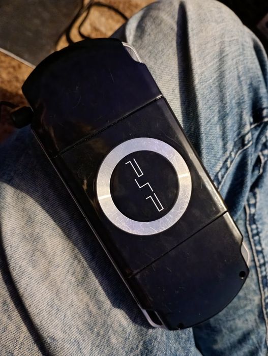 PSP 2004 Przerobione + karta ms2 Duo 2gb i ładowarka