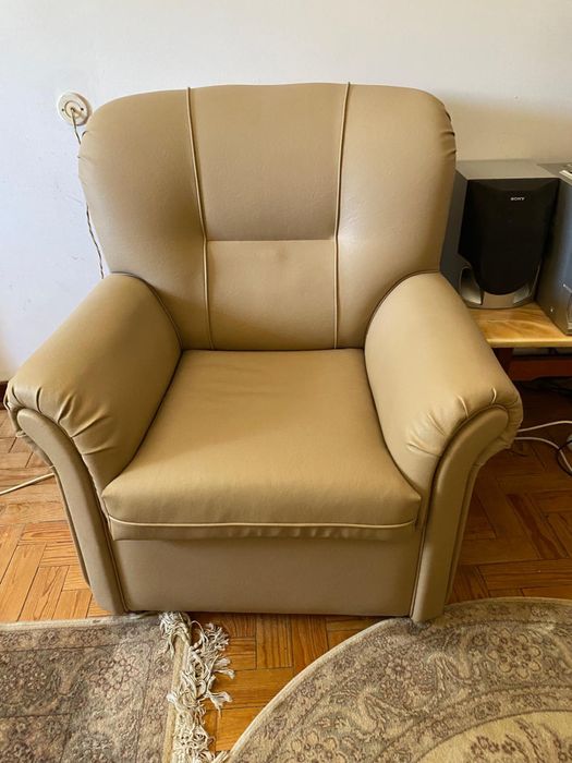 Sofas cremes de pele como novos