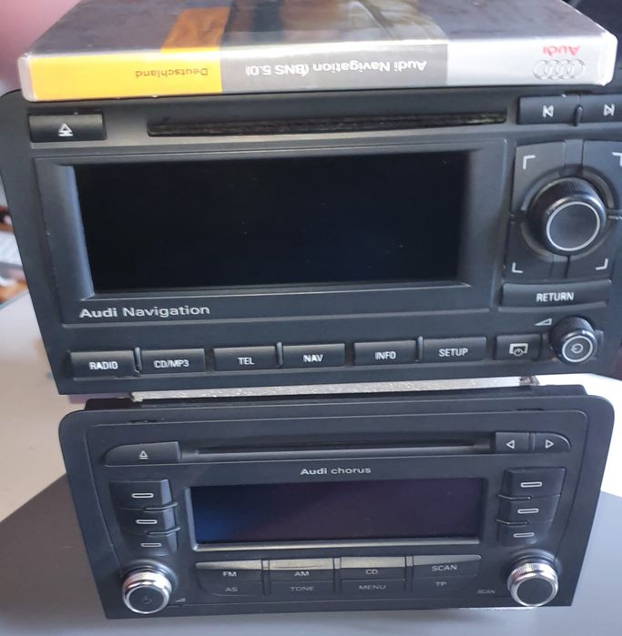Dwa radia Audi navigation i chorus