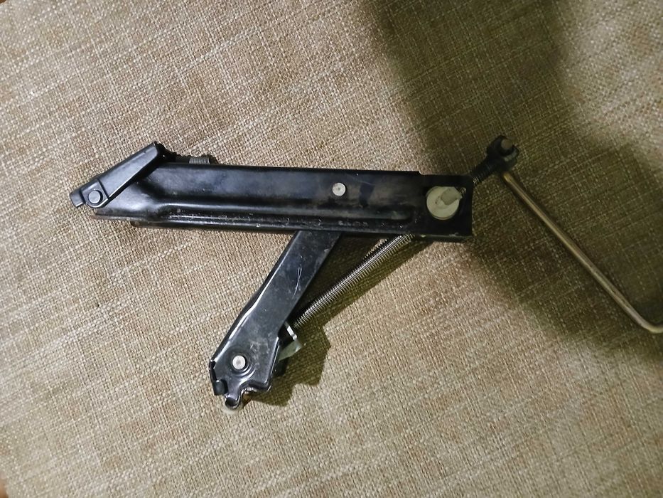 Lewarek samochodowy sprawny