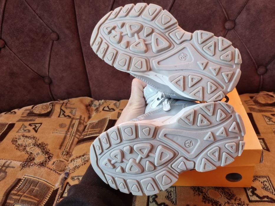 Продам зимові ботиночки на дівчинку, 24 розмір