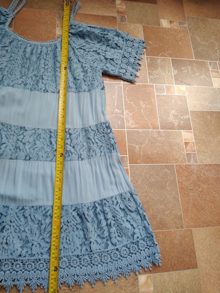 Платье кружевное
