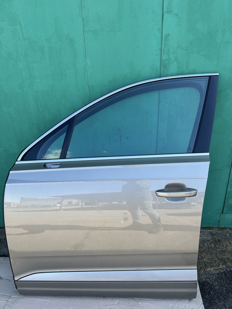 Дверка права ліва Audi Q7 2015-2020 4M0831051 4M0831052 колір Z1U