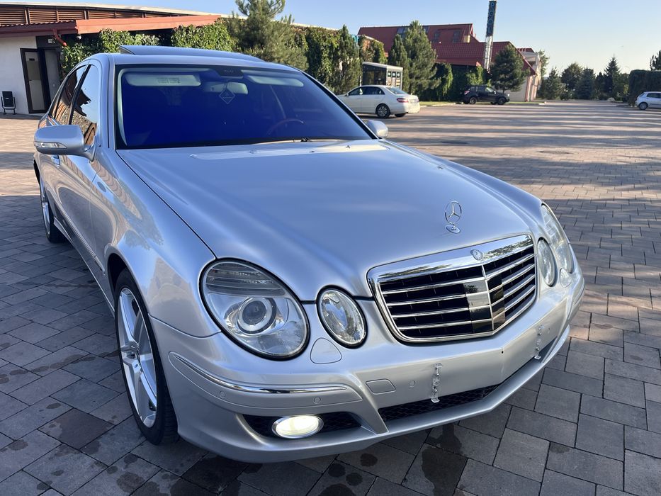 Mercedes-Benz E320 W211