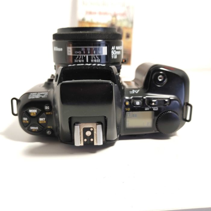 Analogowa Lustrzanka Nikon F-601  Quartz Date AF z NIKKOR 50 mm 1:1,8
