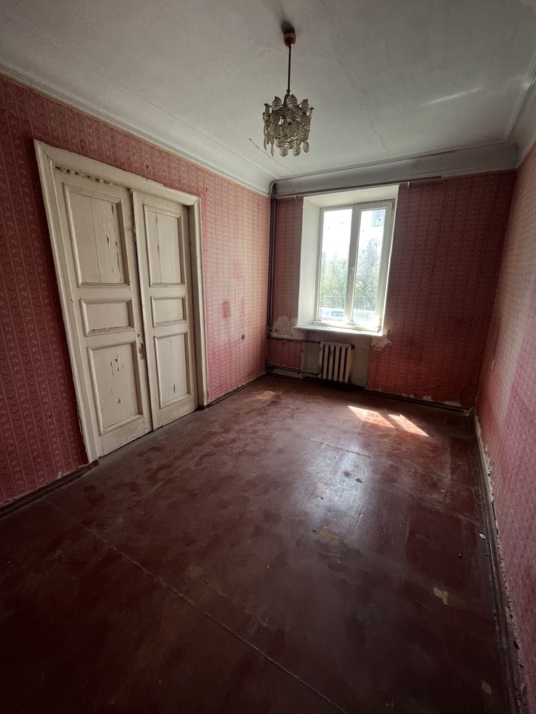 Продаж великої 2к.к. Сталінки в Центрі, вул. Декабристів, біля «Казки»