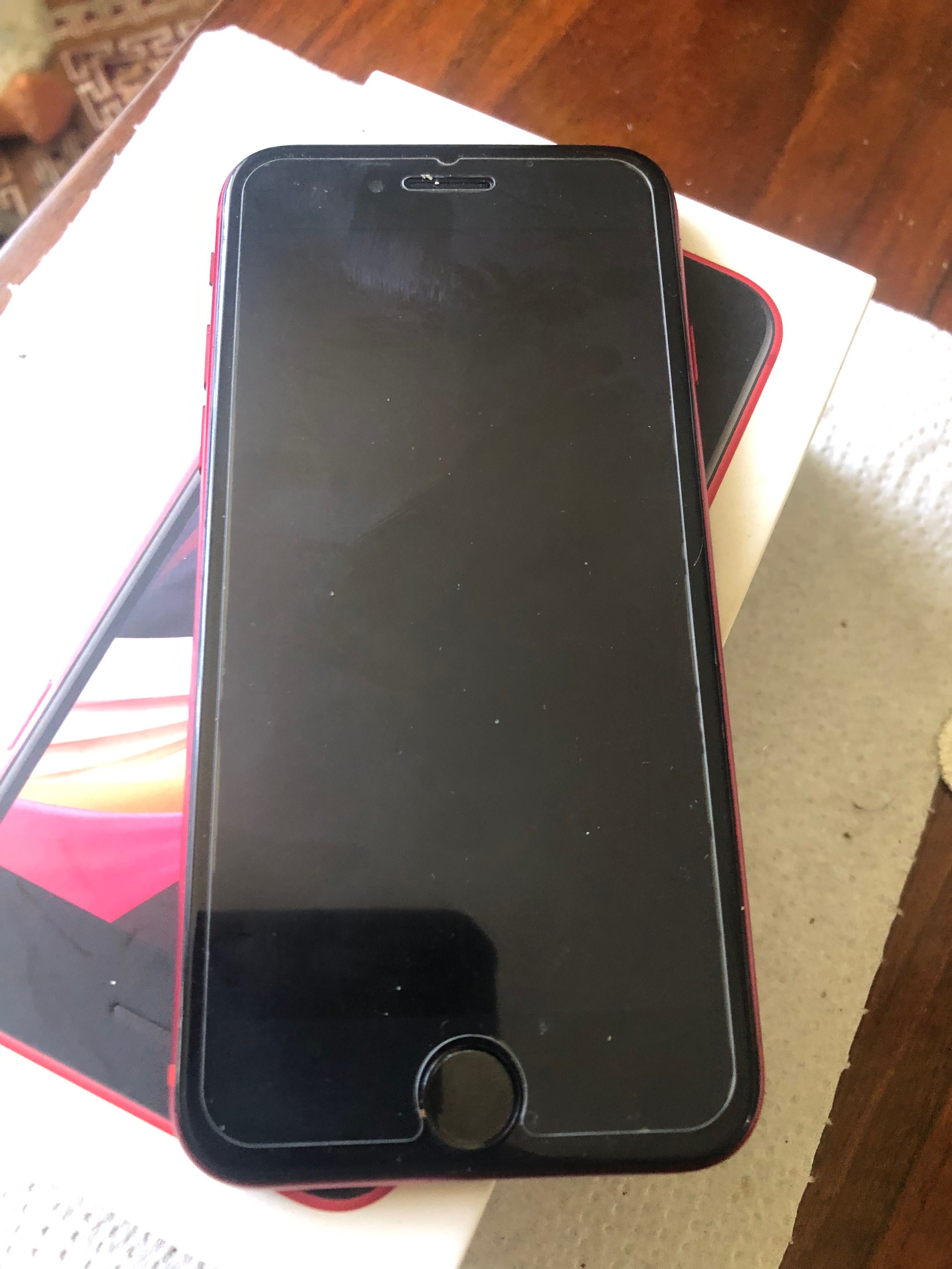 Na części zablokowany iPhone SE 2020 A2296 super wyglad wersja RED
