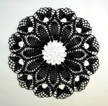 Serwetka szydełkowa 36cm czarno - biała (S110)