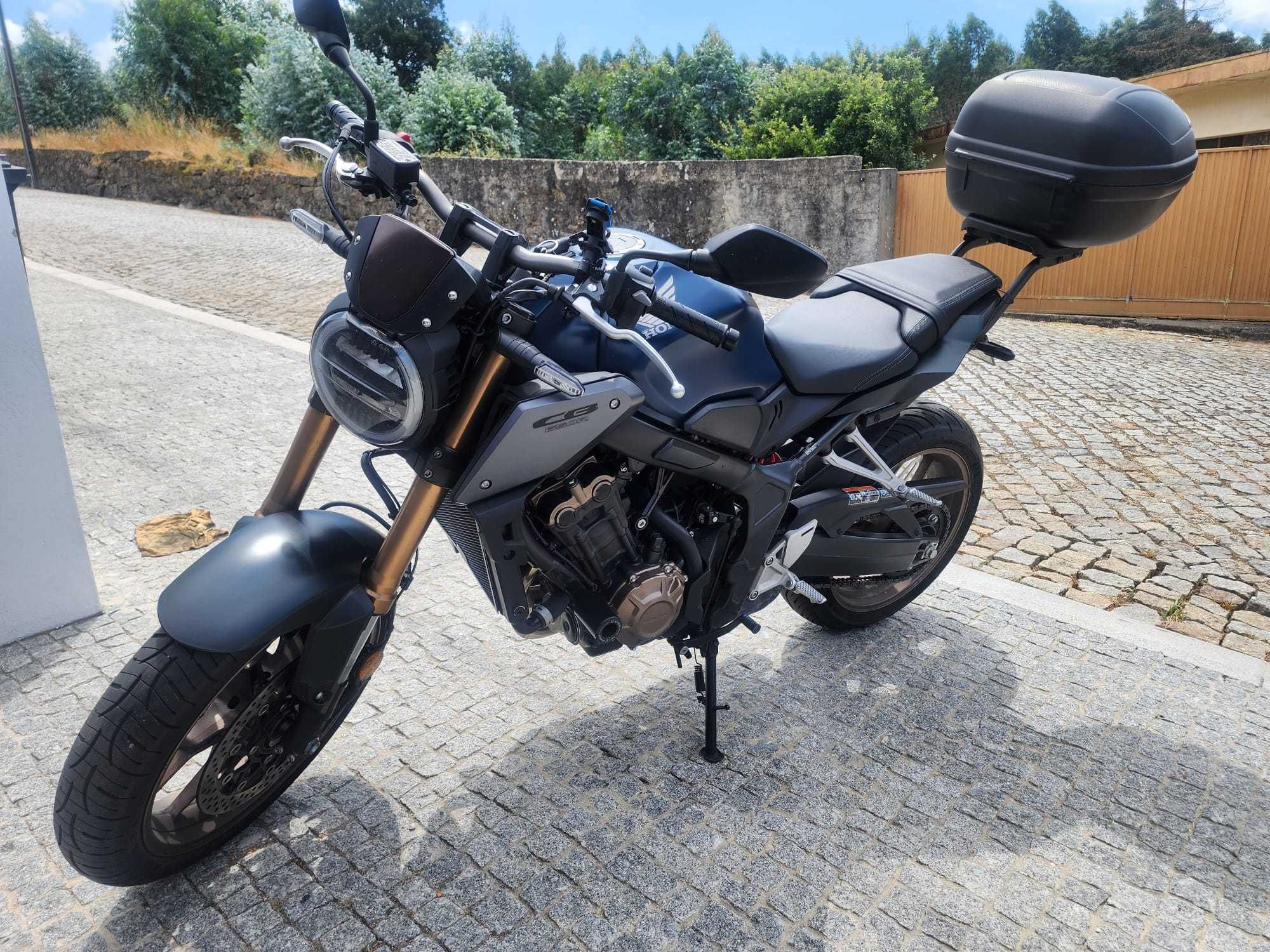 Honda CB650R - Poucos Kms, pneus Michelin, Quadlock e mala incluidos