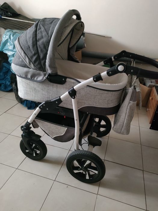 Sprzedam wózek 3w1. Wózek w dobrym + stanie .