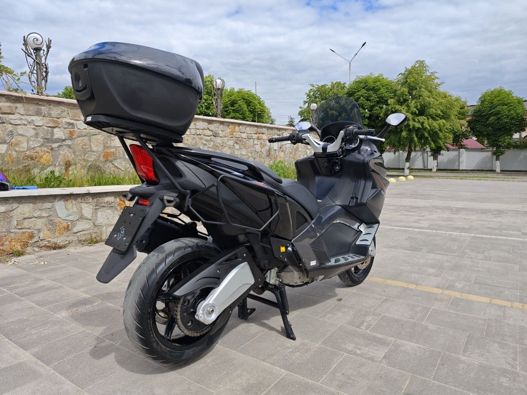 Aprilia SRV 850 Король Скутерів.