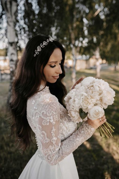 Королівська весільна сукня S-M зі шлейфом, який може трансформуватись