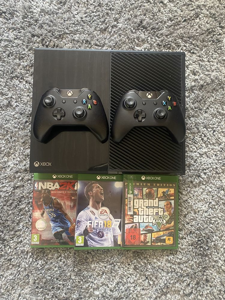 Xbox one 500 GB з 2 геймпадами