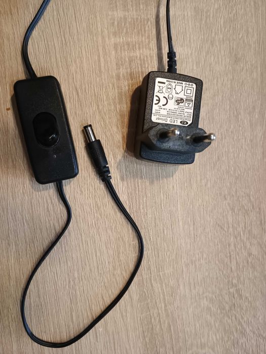 Sprzedam lampę z klipsem LED Baris – czarna, 3000K, wysokość 44 cm
