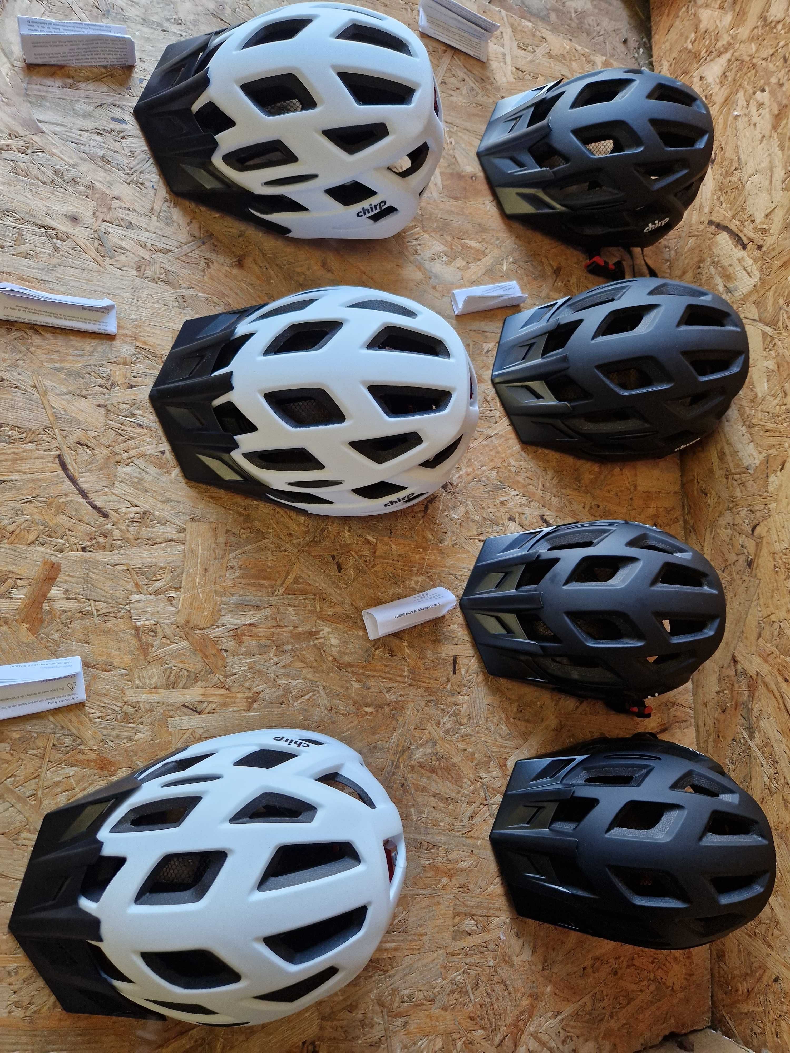 Kask rowerowy z tylną lampką Biały Czarny Noma Chirp rozmiar S/M/L