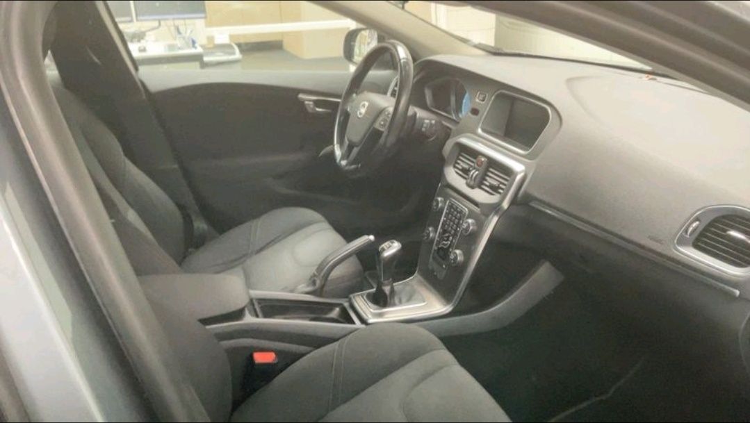Volvo V40 D4 2014r Manual