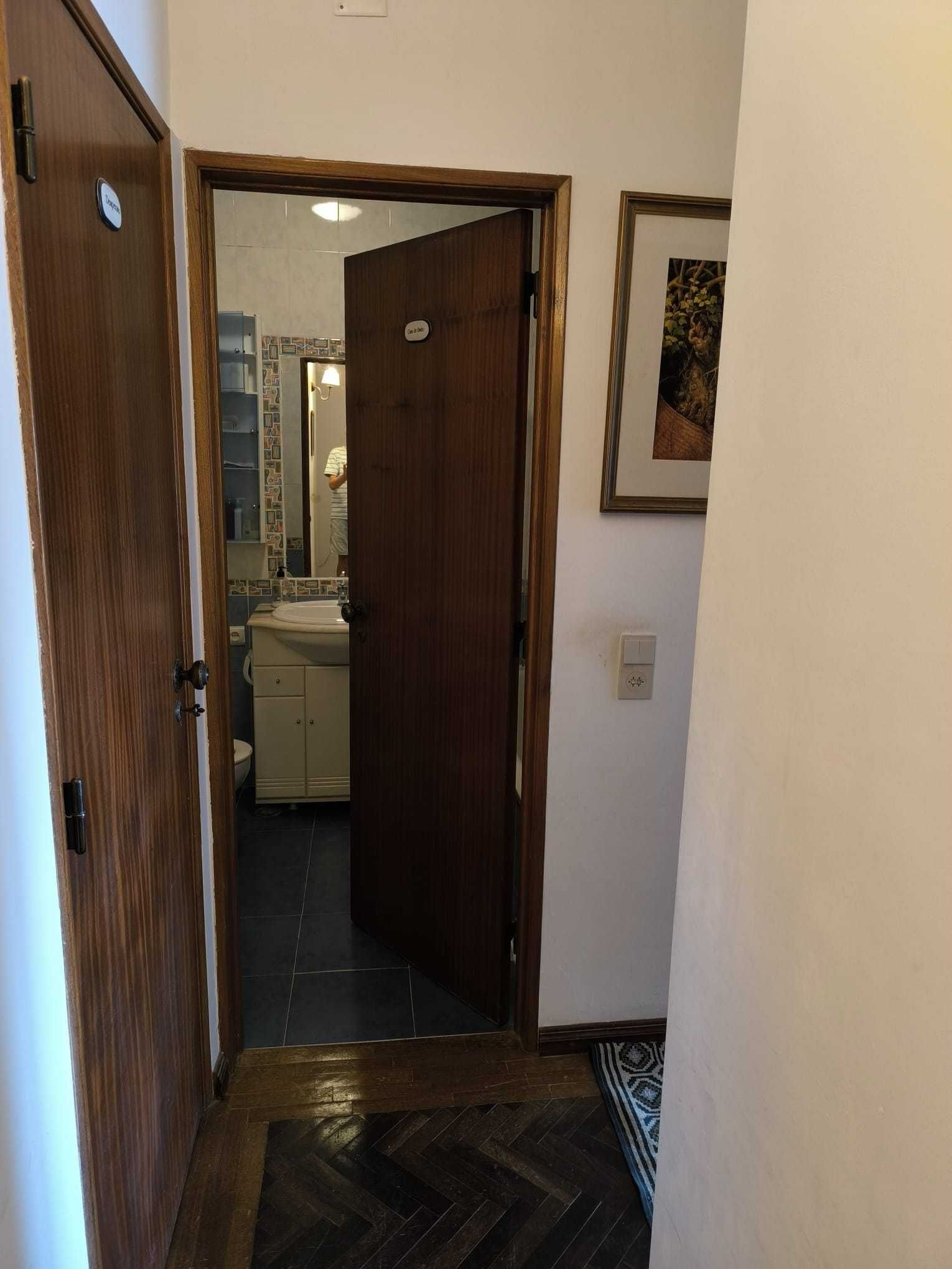 Quarto espaçoso com kitchenette independente .Campolide -sexo feminino
