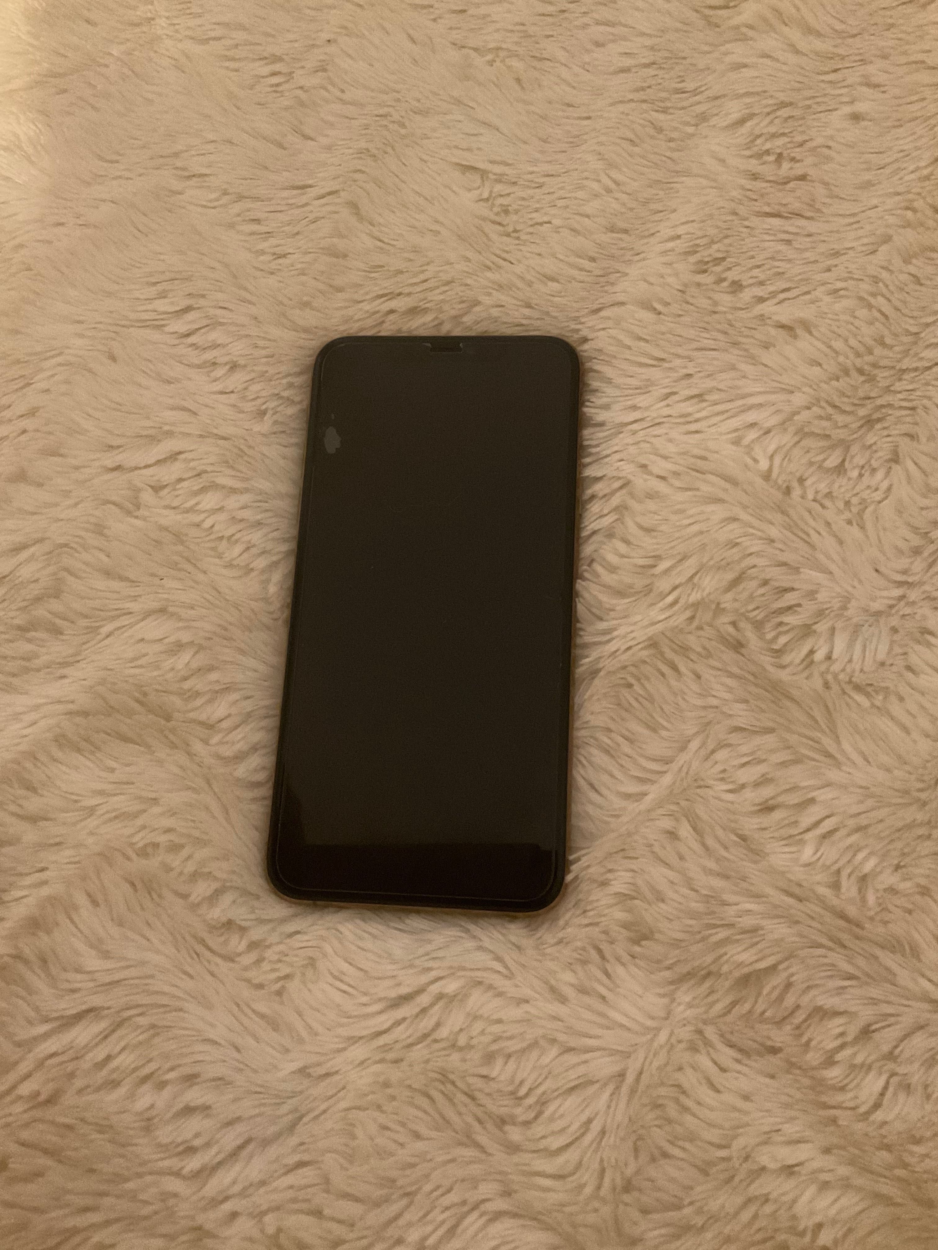 iPhone 11 Pro Max 64 gb dourado