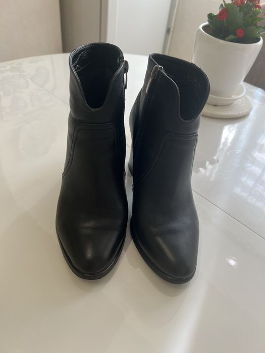 Ботильйони, р.37 натуральна шкіра, демисезон