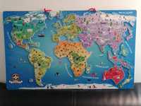 Bonito Mapa mundo sendo em madeira composto com 95 peças magnéticas.