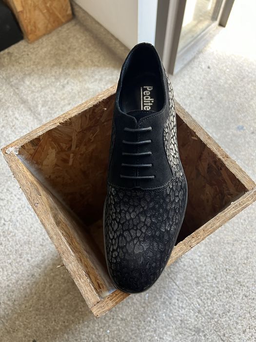 Sapato preto em pele pedicaty