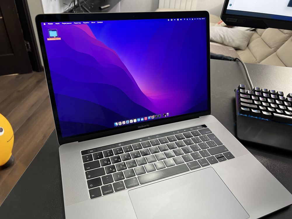 Apple MacBook pro 2018 15" i7 512gb 16gb