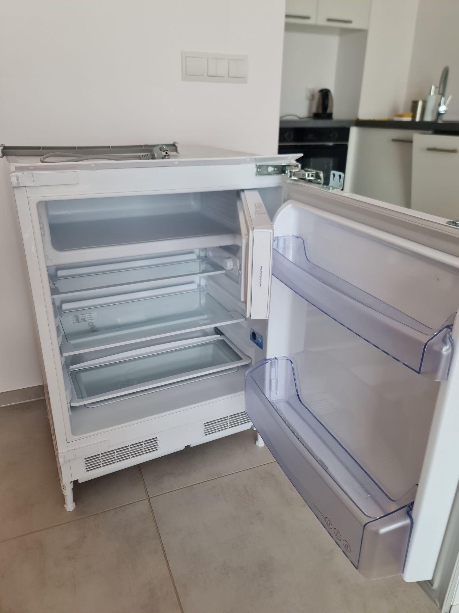 Lodówka podblatowa do zabudowy BEKO bu1153hcn