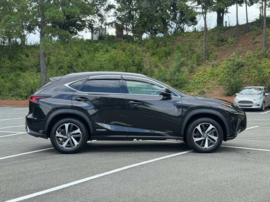 Lexus NX 300h      2021