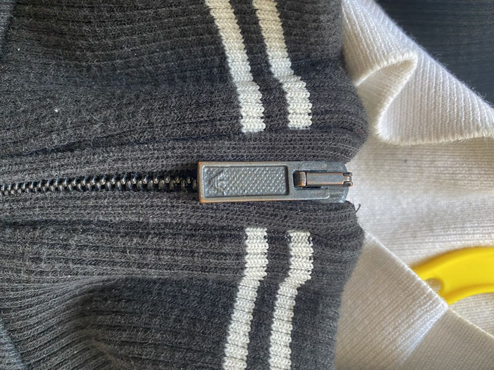 Продам оригинальный свитер ARMANI