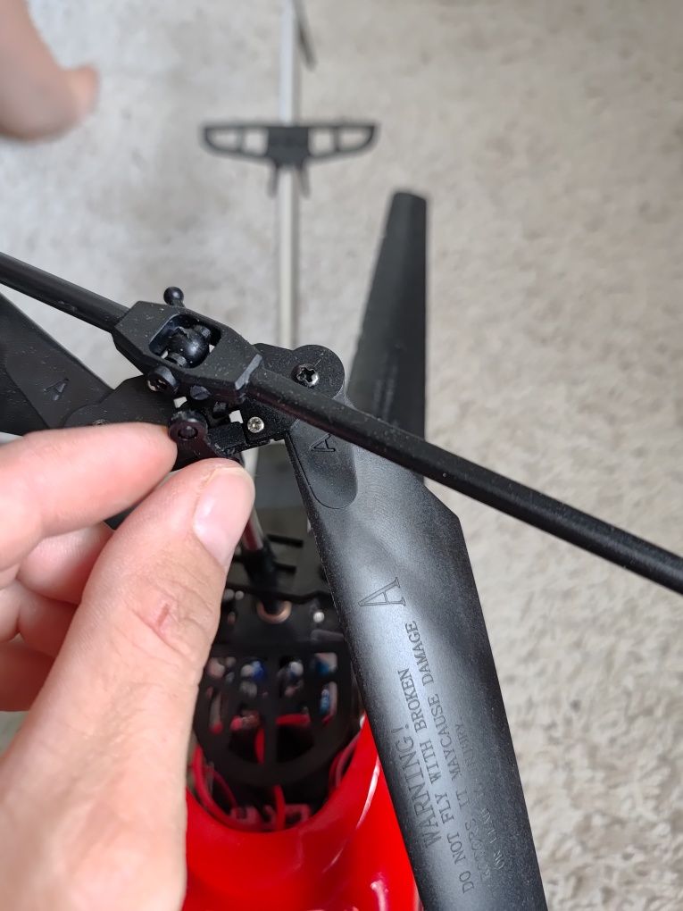 Latajacy helikopter Zdalnie sterowany Lata jak dron